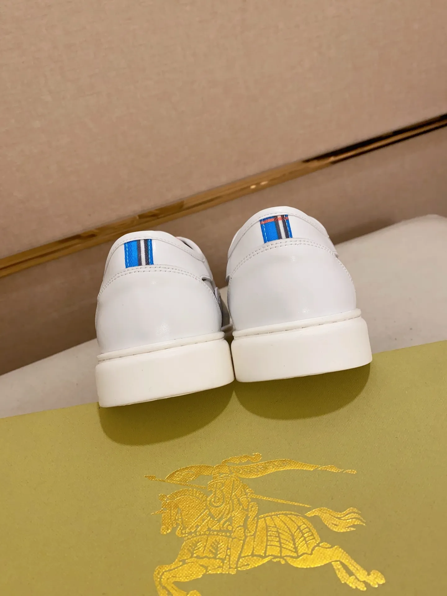 Men's shoes💰: 400💰🇮🇹🇮🇹The counters are synchronized with BURBERRY's top purchasing agents🔍🔍Synchronized sales. Positive code number: 38-44. Italian imported cowhide with official website fabric. Fully imported sheepskin lining, sole: original sole provided by the original factory, exclusive movable molded sole, super comfortable, original factory follow-up goods, 🔍🔍high quality, you can enter and leave the counter at will, welcome to compare (can be customized 45)